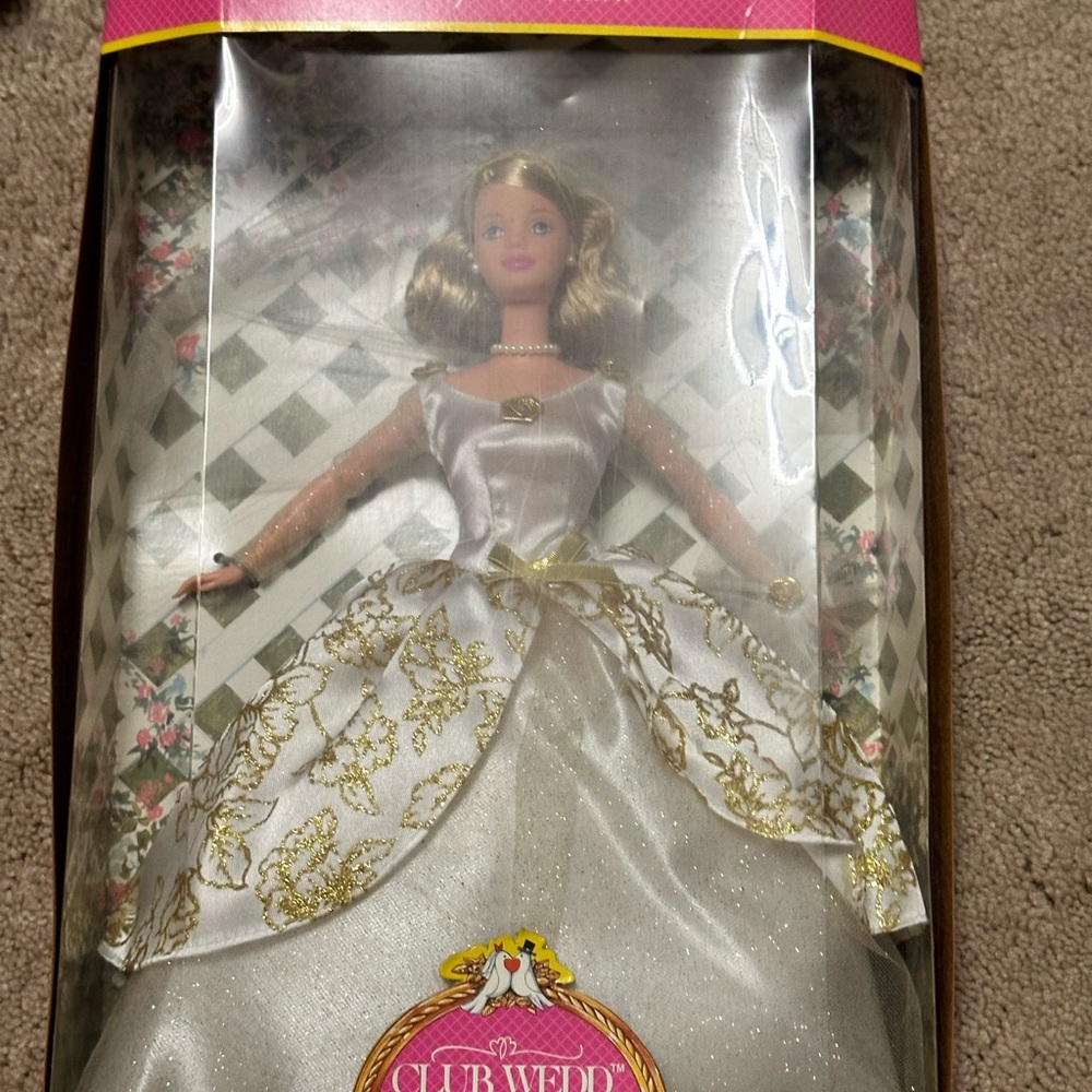 Barbie Club Wedd Doll in White and Gold